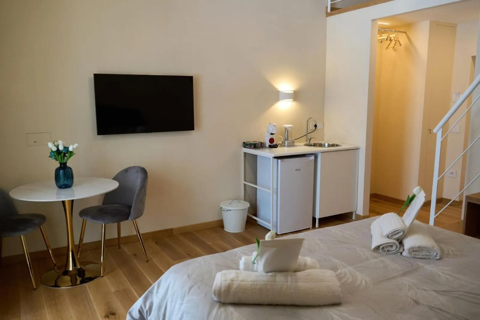 Alesuite Naples 0*,  Italy